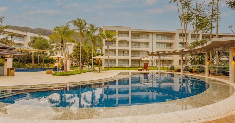 imagem-area-externa-hotel-cristal-rio-quente imagem-area-externa-hotel-cristal-rio-quente