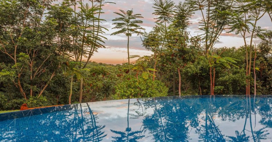 imagem-area-externa-piscina-fundo-infinito-hotel-cristal-rio-quente imagem-area-externa-piscina-fundo-infinito-hotel-cristal-rio-quente